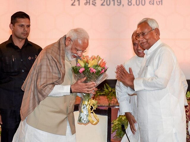 JD-U chief Nitish Kumar tries to swing the balance in his favour JD-U chief Nitish Kumar tries to swing the balance in his favour