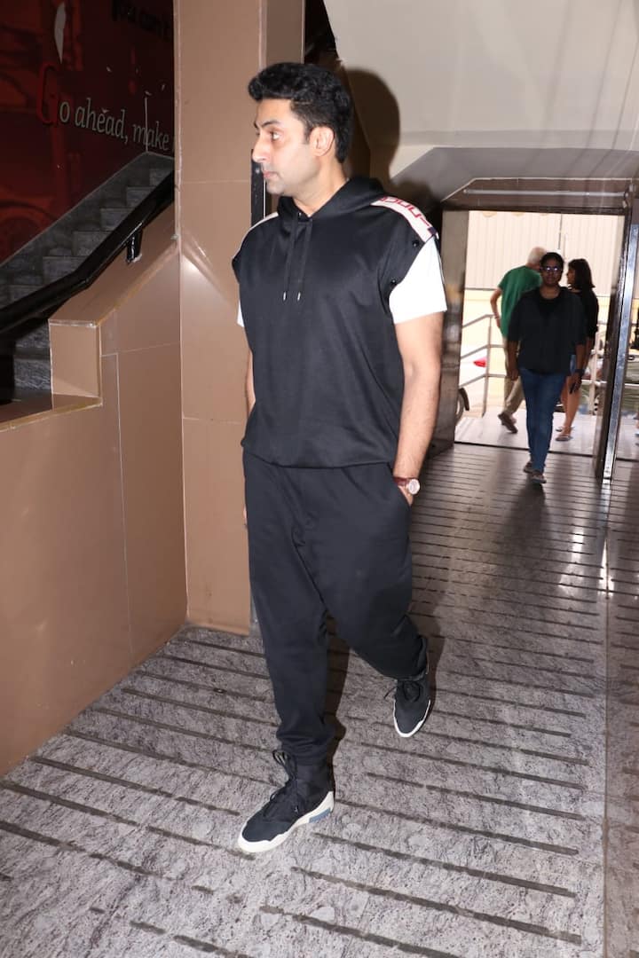 Abhishek was seen in a white t-shirt and black tracksuit. The ‘Bunty Aur Babli’ actor paired it up with black shoes.
