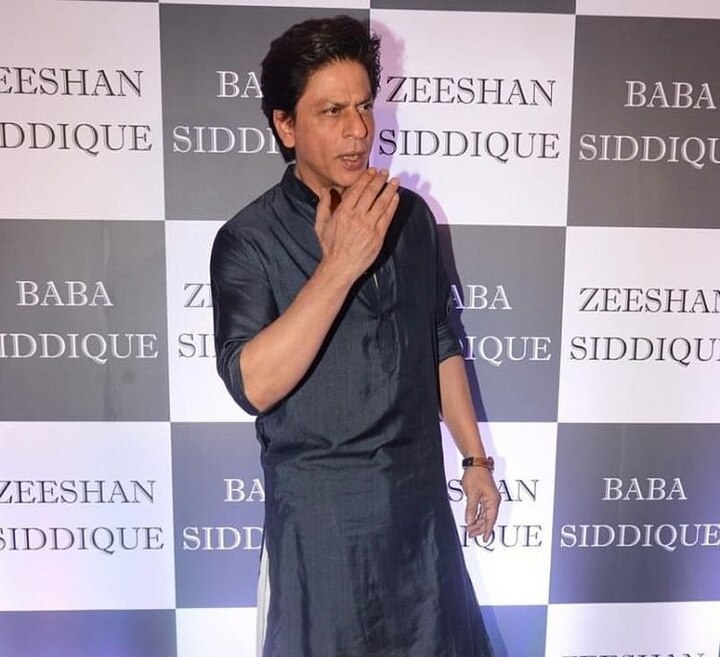 The ‘Chennai Express’ actor posed happily for the shutterbugs at the party.