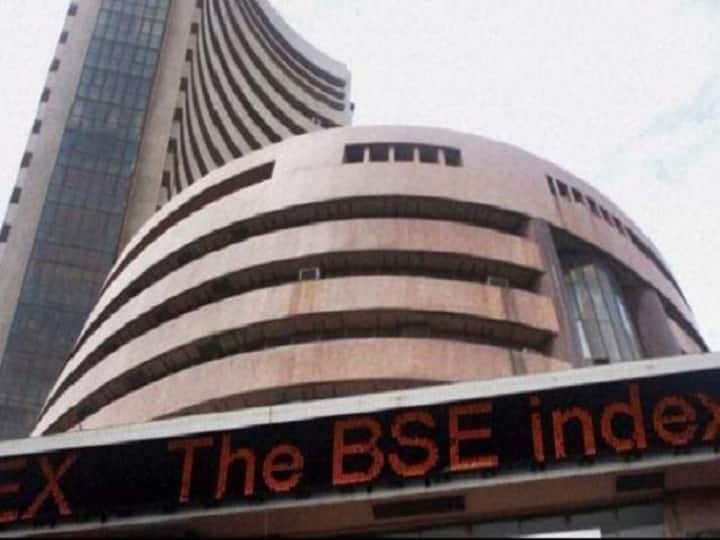 Markets Remain Volatile Ahead Of SC Hearing On AGR Case; ONGC Slips 2% To Become The Top Loser, Infosys Up 1 % Markets Remain Volatile Ahead Of SC Hearing On AGR Case; ONGC Slips 2% To Become The Top Loser, Infosys Up 1 %