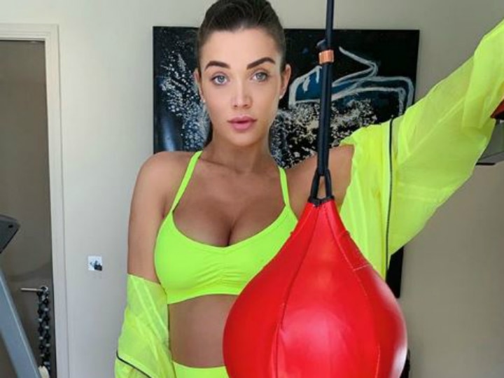 Mommy-to-be Amy Jackson flaunts baby bump as she continues doing yoga in 6th month of pregnancy! SEE PIC! PIC: Amy Jackson flaunts baby bump as she continues practising yoga in 6th month of pregnancy!