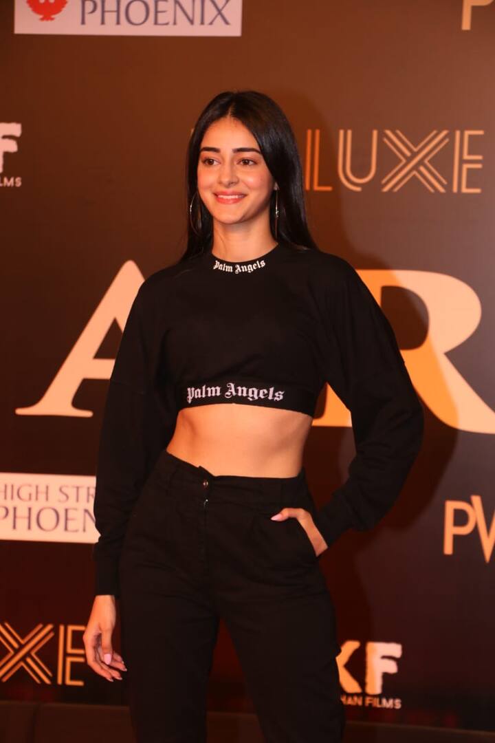 ‘Student of the Year 2’ actress Ananya Panday was also spotted in black at the film’s premiere. 