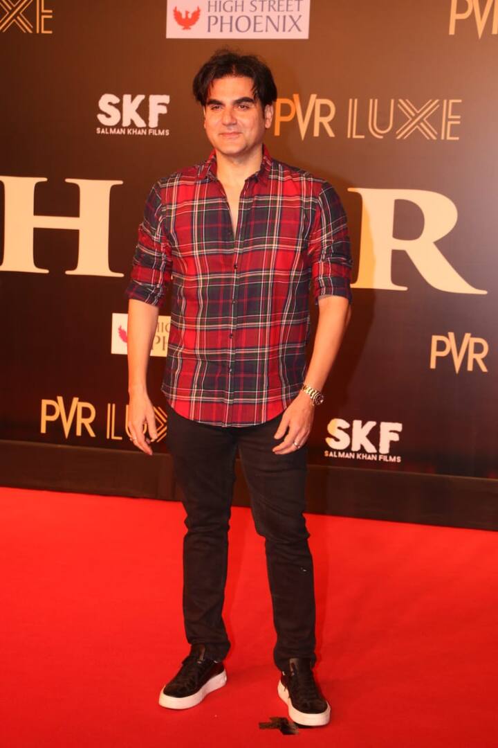 Salman Khan’s brother Arbaaz Khan was seen in a checked red shirt at the premiere of ‘Bharat’. (Source- Manav Manglani)
