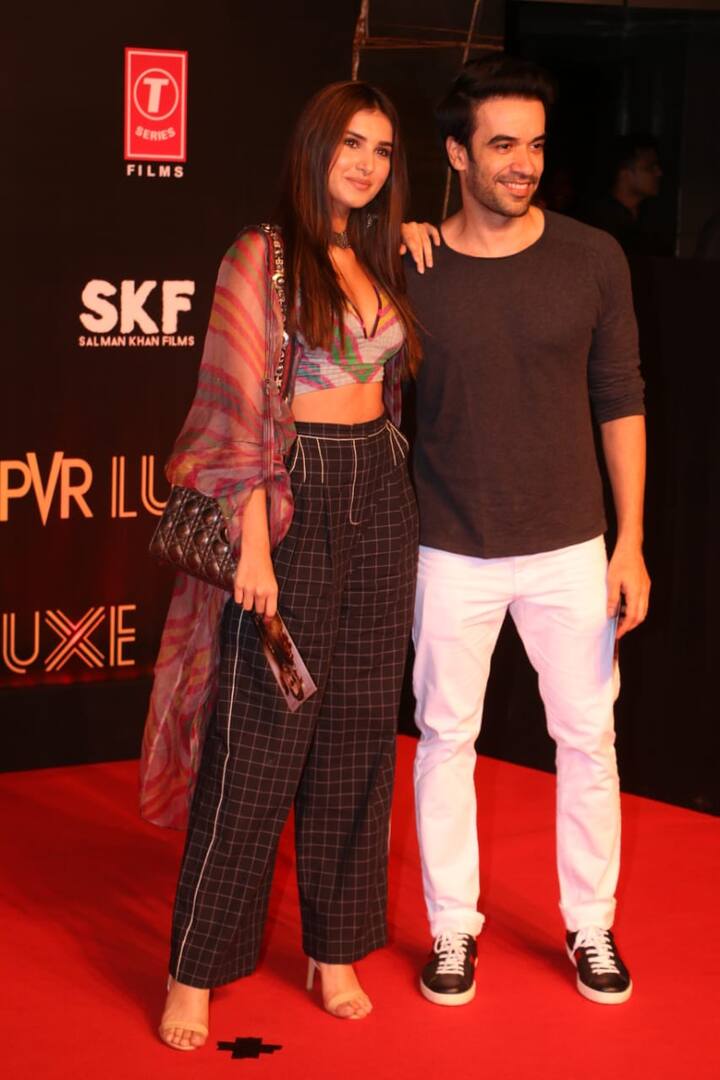Tara posed for the shutterbugs along with her ‘SOTY 2’ director Punit Malhotra.