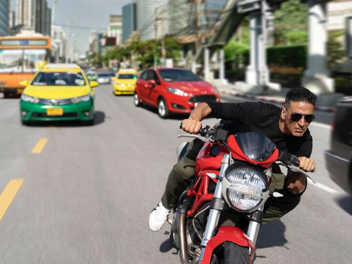 Akshay Kumar enjoys bike stunt on the streets of Bangkok for Rohit Shetty's Sooryavanshi  Akshay Kumar enjoys bike stunt on the streets of Bangkok for Rohit Shetty's Sooryavanshi