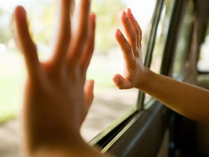 Boy trying to avoid heat suffocates to death inside locked car Boy trying to avoid heat suffocates to death inside locked car