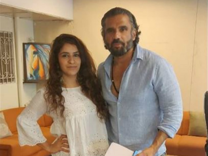 'Bigg Boss 12' & 'Roadies Xtreme' fame Surbhi Rana bags a project with Suniel Shetty! 'Bigg Boss 12' contestant Surbhi Rana bags a project with Suniel Shetty!