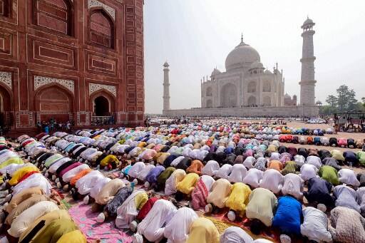 In Afghanistan, Shiites were told by clerics that the moon was not seen so Ramadan would not begin for them until Wednesday. Sunnis however are celebrating Tuesday. The Taliban, which are Sunni extremists, have said there will be no end to fighting while US and NATO troops are still in Afghanistan. IMAGE: India (Photo by Pawan Sharma / AFP)