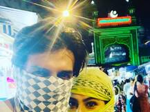 Eid-ul-Fitr 2019: Kartik Aaryan-Sara Ali Khan visit Mahim\'s Makhdoom Shah Baba Dargah with faces hidden under scarfs
