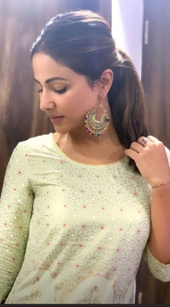 PICS & VIDEOS: TV actress Hina Khan looks gorgeous in a pista green suit as she celebrates Eid with her friends and family!