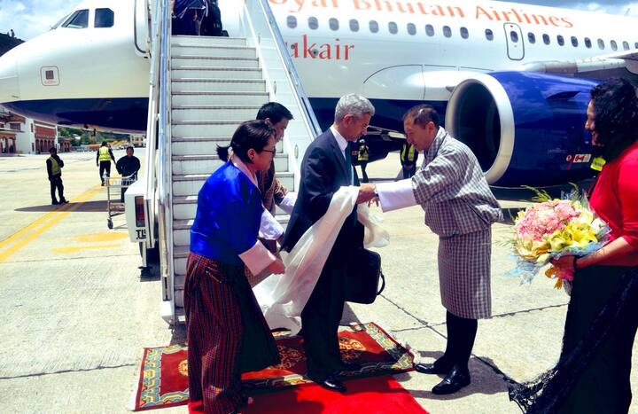 Ëarlier, he was received by his Bhutanese counterpart Tandi Dorji on his arrival in country.