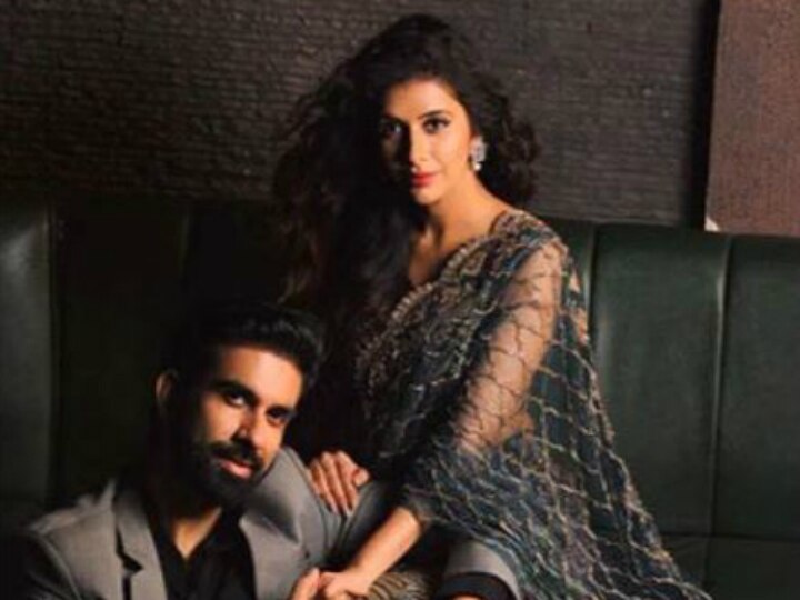 'Mere Angne Mei' actress Charu Asopa & Sushmita Sen's brother Rajeev Sen tie the knot in a court marriage! Charu Asopa & Sushmita Sen's brother Rajeev Sen tie the knot in a court marriage!