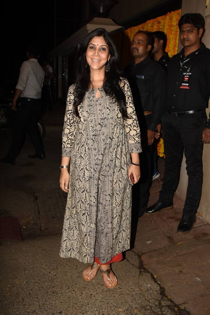 Ekta's close-friend and actress Sakshi Tanwar was all smiles as she attended the bash last night. (Photo: Manav Manglani)