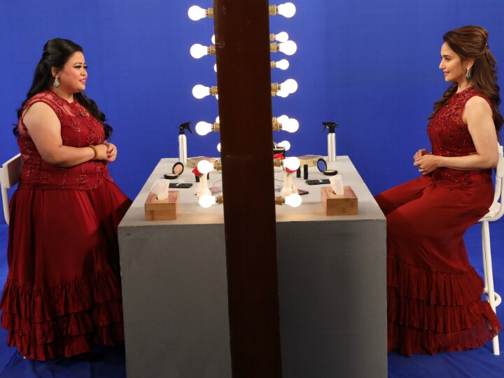 Dance Deewane 2 - Bharti Singhs 'Judwa' moment with Madhuri Dixit on the set of Colors reality show! SEE PIC! Bharti Singh’s 'Judwaa moment with Madhuri Dixit on the set of 'Dance Deewane 2'!