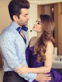 PICS: Mahhi Vij flaunts her baby bump at Aamna Sharif\'s Eid party, radiates pregnancy glow