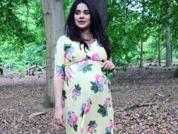 Soon-to-be mommy Sara Arfeen Khan flaunts her baby bump in new PIC