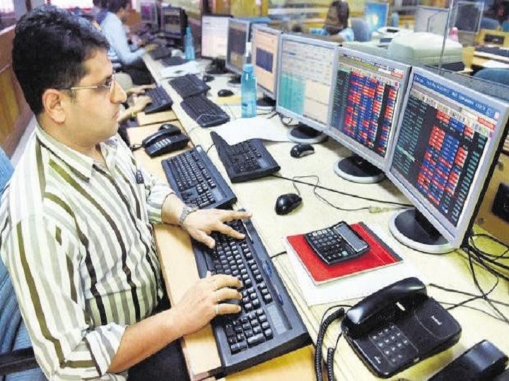 Sensex rallies over 350 pts, Nifty above 11,900; Rupee rises 8 paise to 69.38 vs USD in early trade Sensex rallies over 350 pts, Nifty above 11,900; Rupee rises 8 paise to 69.38 vs USD in early trade