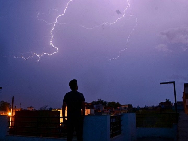 Cyclone Vayu: Gujarat on high alert! Storm to hit coast tomorrow, thunderstorm & lightning likely today; Amit Shah reviews preparedness Gujarat on high alert! Cyclone Vayu to hit coast tomorrow; Thunderstorm, lightning likely today