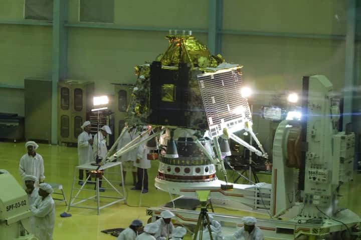 After launch into earth bound orbit, the integrated module will reach Moon orbit using Orbiter propulsion module. 