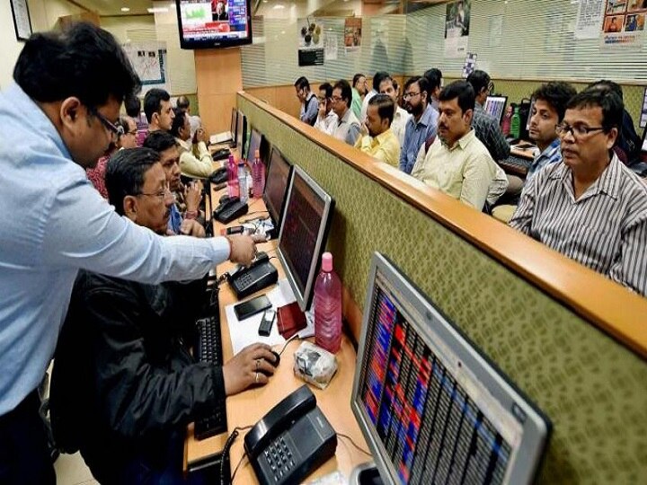 Share Market Update: Sensex, Nifty end flat amid mixed cues; Yes Bank, Infosys, RIL top losers Share Market Update: Sensex, Nifty end flat amid mixed cues; Yes Bank, Infosys, RIL top losers