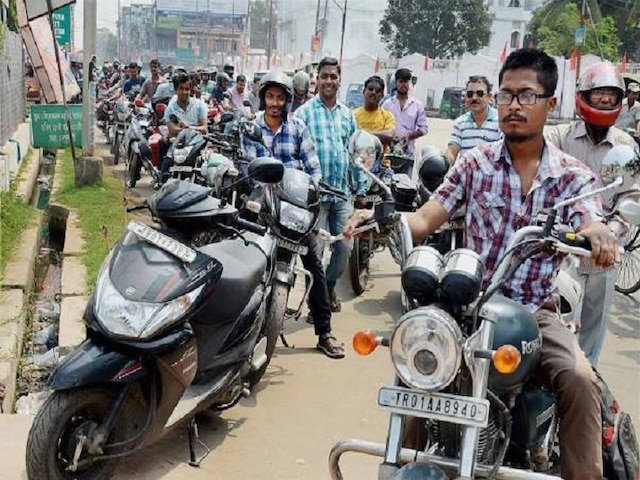 After Noida, Madhya Pradesh pulls up violators of helmet rule; to register your vehicle, do this first After Noida, Madhya Pradesh pulls up violators of helmet rules; to register your vehicle, do this first