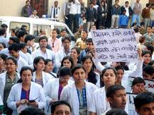 AIIMS, Safdarjung doctors end strike; warns of indefinite stir if demands not met by Mamata in 48 hrs