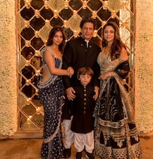 Shah Rukh Khan’s daughter Suhana Khan looks STUNNING in her new picture