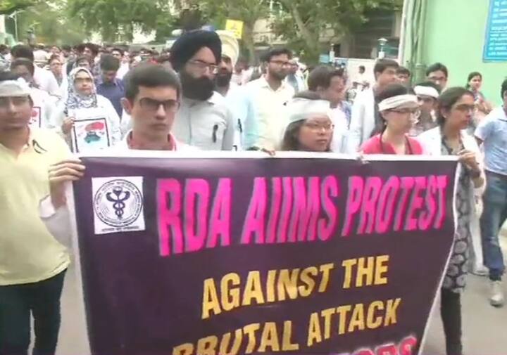 Delhi: Resident Doctors' Assoc of All India Institute of Medical Sciences (AIIMS) to go on strike from 12 noon today till 6 am tomorrow,in support of doctors strike over violence against them in West Bengal. Emergency services including Casualty,ICU & Labour room to be continued. (ANI)
