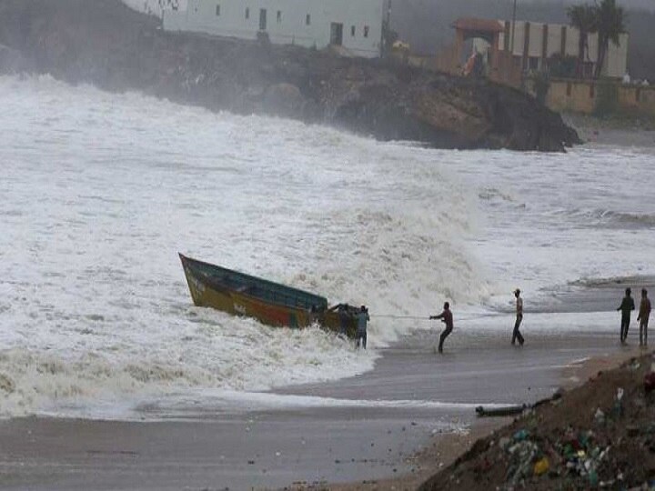 Cyclone Vayu weakens, crosses Kutch coast in Gujarat Cyclone Vayu weakens, crosses Kutch coast in Gujarat