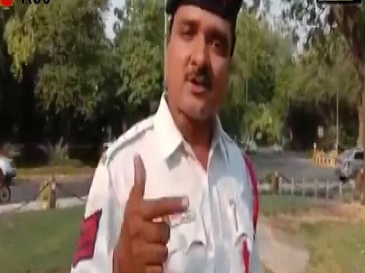 'Toh tera time ayega': Delhi traffic cop who lost wife in accident raps ‘Gully Boy’ song for road safety (video inside) 'Toh tera time ayega': Delhi traffic cop who lost wife in accident raps song for road safety (video inside)