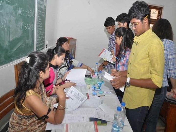 NSUI to pay fees of kids of slain soldiers, farmers seeking admission in DU NSUI to pay fees of kids of slain soldiers, farmers seeking admission in DU