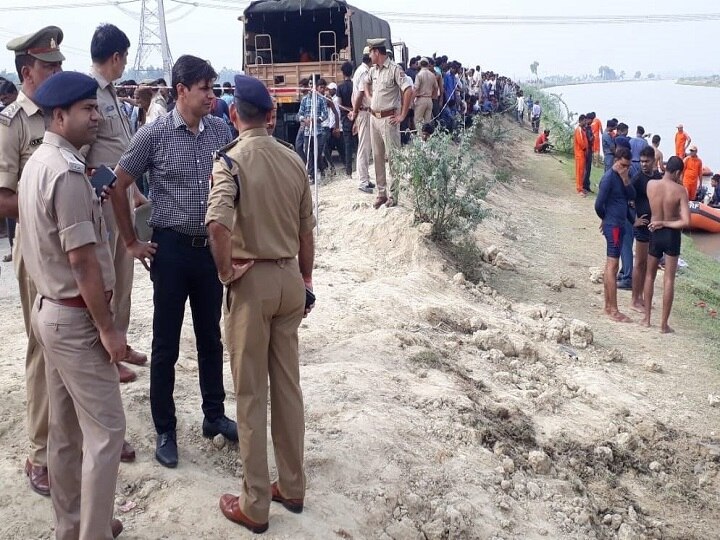 UP: SUV falls into canal in Nagram, Lucknow; 7 children feared dead UP: SUV falls into canal in Nagram, Lucknow; 7 children feared dead