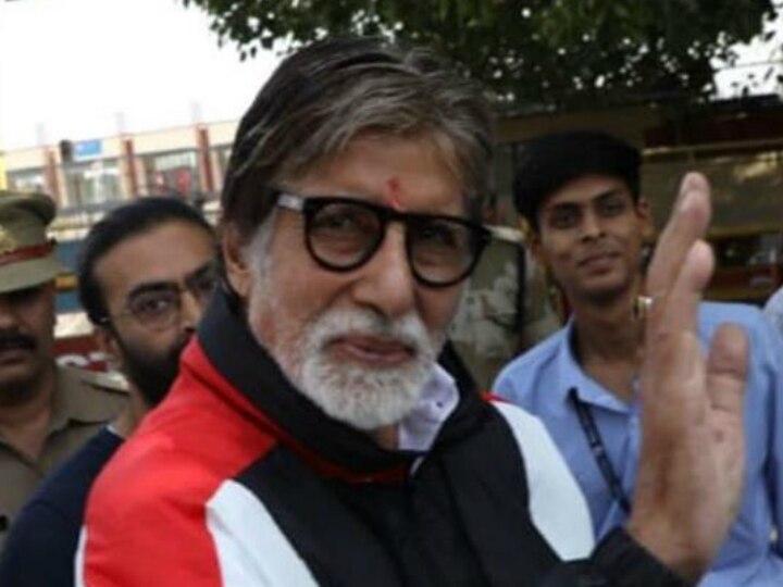 Fans in frenzy as Amitabh Bachchan shoots for 'Gulabo Sitabo' in Lucknow Fans in frenzy as Amitabh Bachchan shoots for 'Gulabo Sitabo' in Lucknow