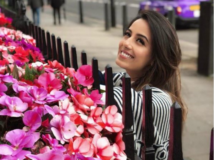 'Bigg Boss 12' contestant Srishty Rode announces she is 'Single and content' post Manish Naggdev's open letter! 'Bigg Boss 12' contestant Srishty Rode announces she is 'Single and content' post Manish Naggdev's open letter!