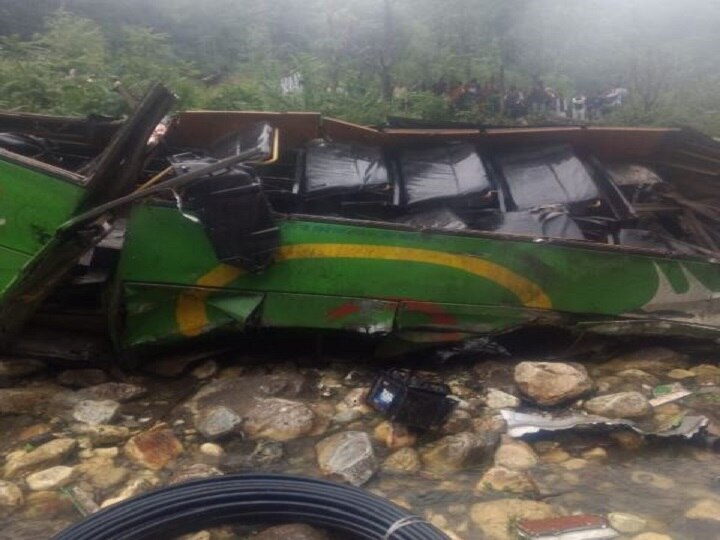 Himachal Pradesh: 25 dead, 35 injured as bus falls in drain in Kullu 25 passengers dead, 35 injured as bus falls in gorge in Himachal Pradesh's Kullu distrcit