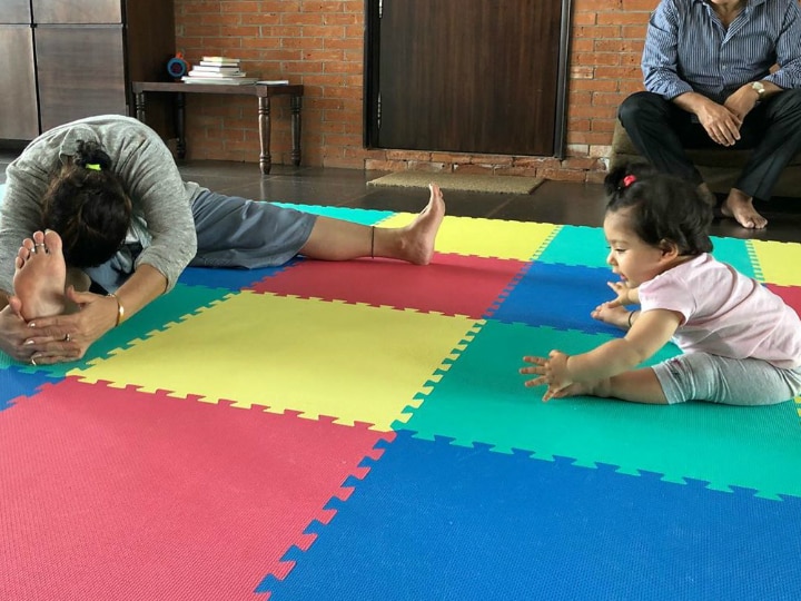 International Yoga Day 2019: Soha Ali Khan, Kunal Kemmu's daughter Inaaya Naumi Kemmu takes yoga lessons from dadi grand mother Nani Jyoti Kemmu International Yoga Day 2019: Soha Ali Khan, Kunal Kemmu's daughter Inaaya Naumi Kemmu learns asanas from grand mother