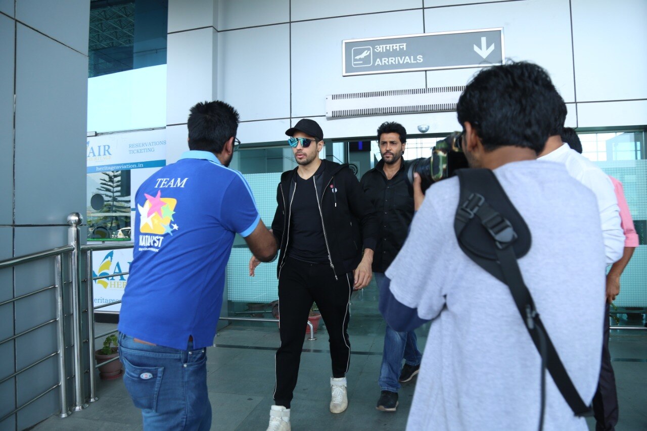 PICS: Sidharth Malhotra spotted at Dehradun airport for Rs. 200 Cr wedding in Auli