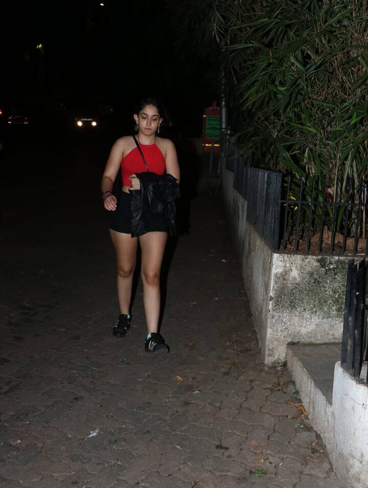 During an ask me session Ira responded to a fan's question who asked whom she's dating!