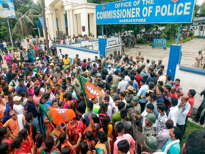 West Bengal: Fresh clashes break out in trouble-hit Bhatpara; many injured West Bengal: Fresh Clashes Break Out In Trouble-Hit Bhatpara; Many Injured