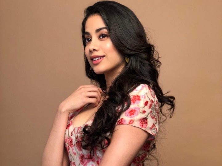 Roohi-Afza: Janhvi Kapoor’s FIRST look from the film LEAKED; actress spotted shooting in Uttarakhand RoohiAfza: Janhvi Kapoor’s FIRST look from the film LEAKED; actress spotted shooting in Uttarakhand (PIC INSIDE)