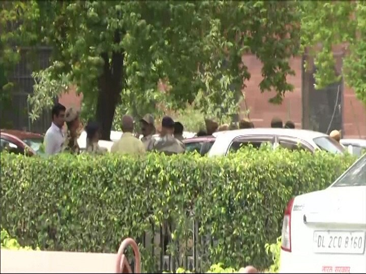 Delhi: Head constable of RAC shoots himself dead outside Finance Ministry Delhi: Head constable of RAC shoots himself dead outside Finance Ministry