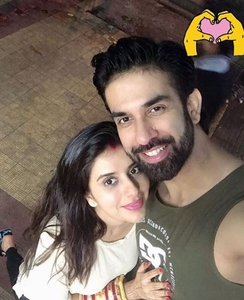 These LOVEY-DOVEY PICS of NEWLYWED TV actress & hubby will make you go AWWW!
