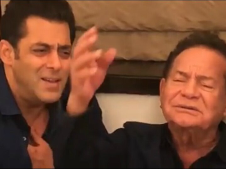 Salim Khan croons 'Suhani Raat Dhal Chuki', son Salman Khan joins in! VIDEO Inside! Salim Khan croons 'Suhani Raat Dhal Chuki', son Salman Khan joins in! VIDEO Inside!