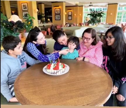 Karisma Kapoor's daughter Samaira Kapur wishes her on 45th Birthday with goofy selfies of them!
