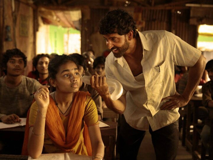 'Super 30' actor Hrithik Roshan captures the hardships of Anand Kumar's life with utmost perfection in the film Hrithik Roshan captures the hardships of Anand Kumar's life in 'Super 30' with utmost perfection