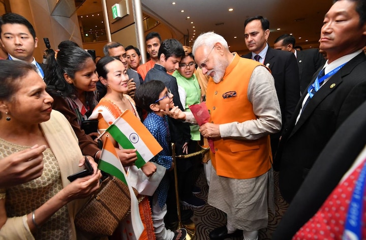 Members of the Indian community welcome Prime Minister Narendra Modi as he arrives at Swissotel Nankai hotel in Osaka. (Twitter)