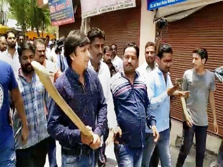 21 Employees of Indore Nagar Nigam Expelled For Supporting BJP MLA Akash Vijayvargiya's Cricket Bat Attack 21 Employees of Indore Nagar Nigam Expelled For Supporting BJP MLA Akash Vijayvargiya's Cricket Bat Attack