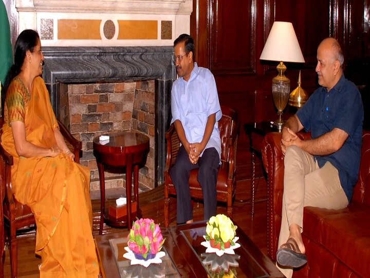 Budget 2019: Arvind Kejriwal meets FM Sitharaman; offers full support in improving Delhi's economy Budget 2019: Arvind Kejriwal Meets FM Sitharaman; Offers Full Support In Improving Delhi's Economy