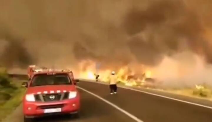 As many as 40 people have been evacuated from the area and 22 of them spent the night in a shelter located in Flix. Meanwhile, another wildfire was brought under control in Humanes, in the central region of Madrid, officials said../ Image: Twitter @VictorLeonardi2 