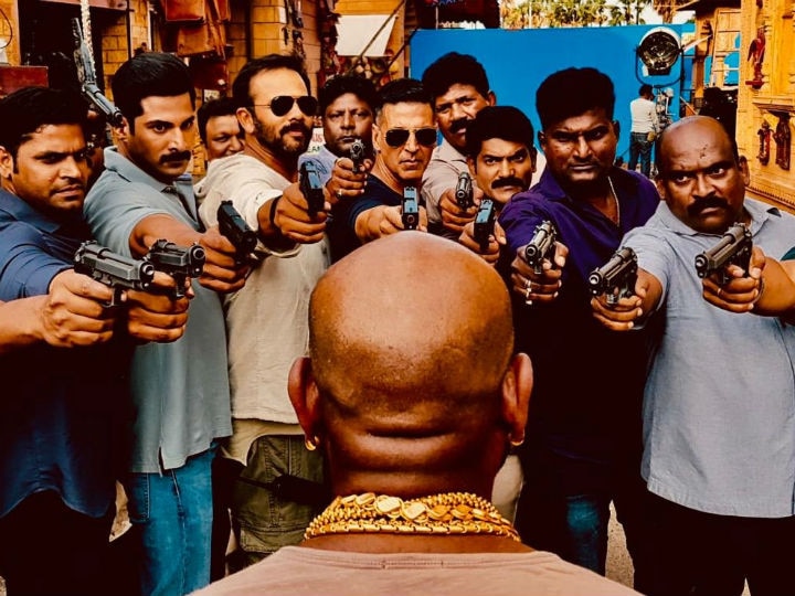 Akshay Kumar is having fun on sets of Rohit Shetty's 'Sooryavanshi'; Here's the proof! Akshay Kumar is having fun on sets of Rohit Shetty's 'Sooryavanshi'; Here's the proof!